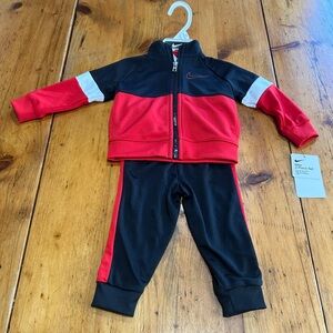 Nike Boys 2 Piece Set Red/Black size 12M